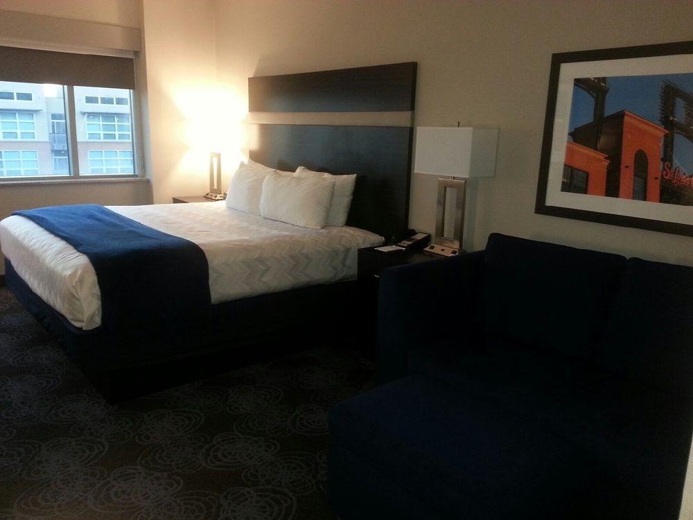 Doubletree By Hilton St. Louis Forest Park Εξωτερικό φωτογραφία