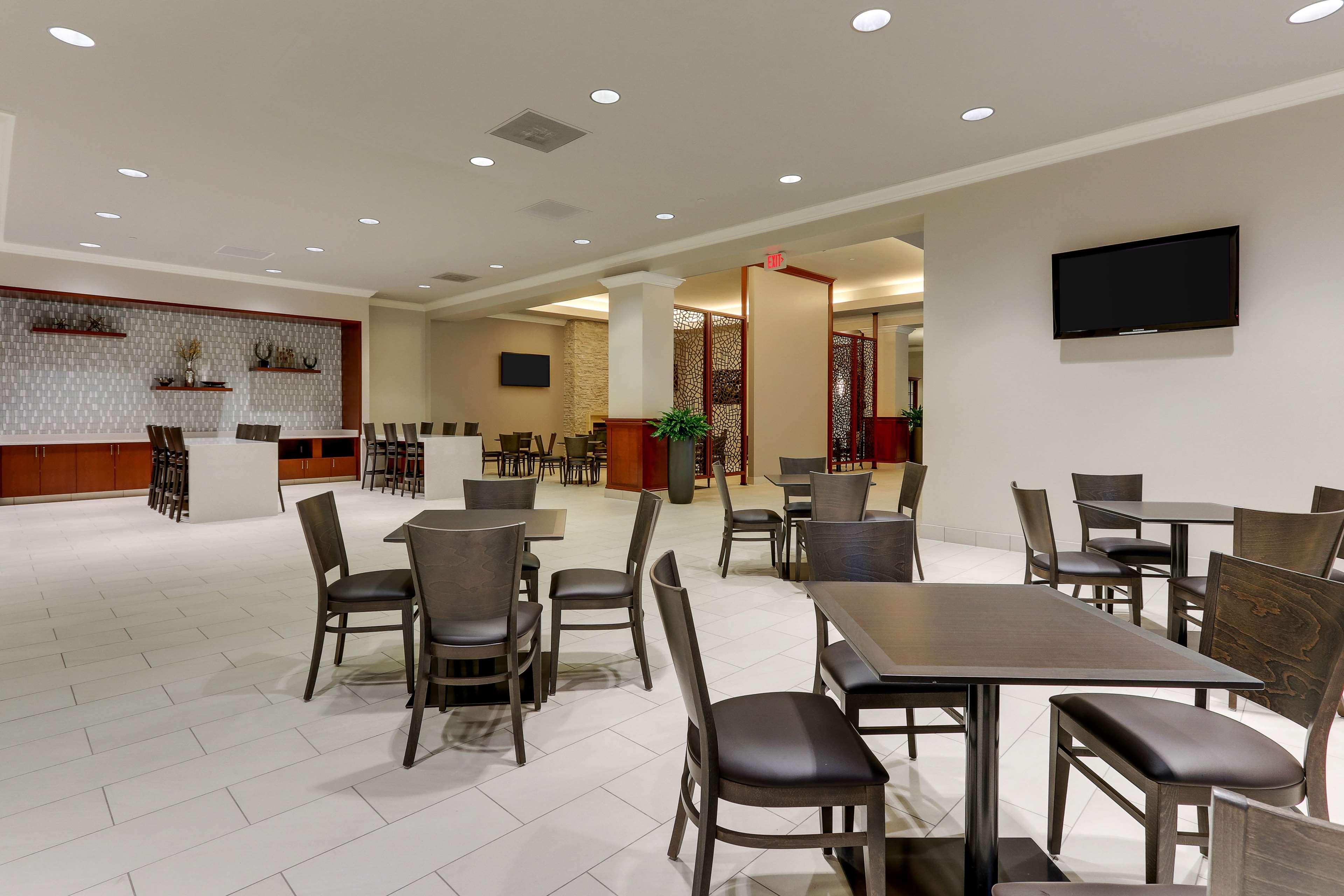 Doubletree By Hilton St. Louis Forest Park Εξωτερικό φωτογραφία