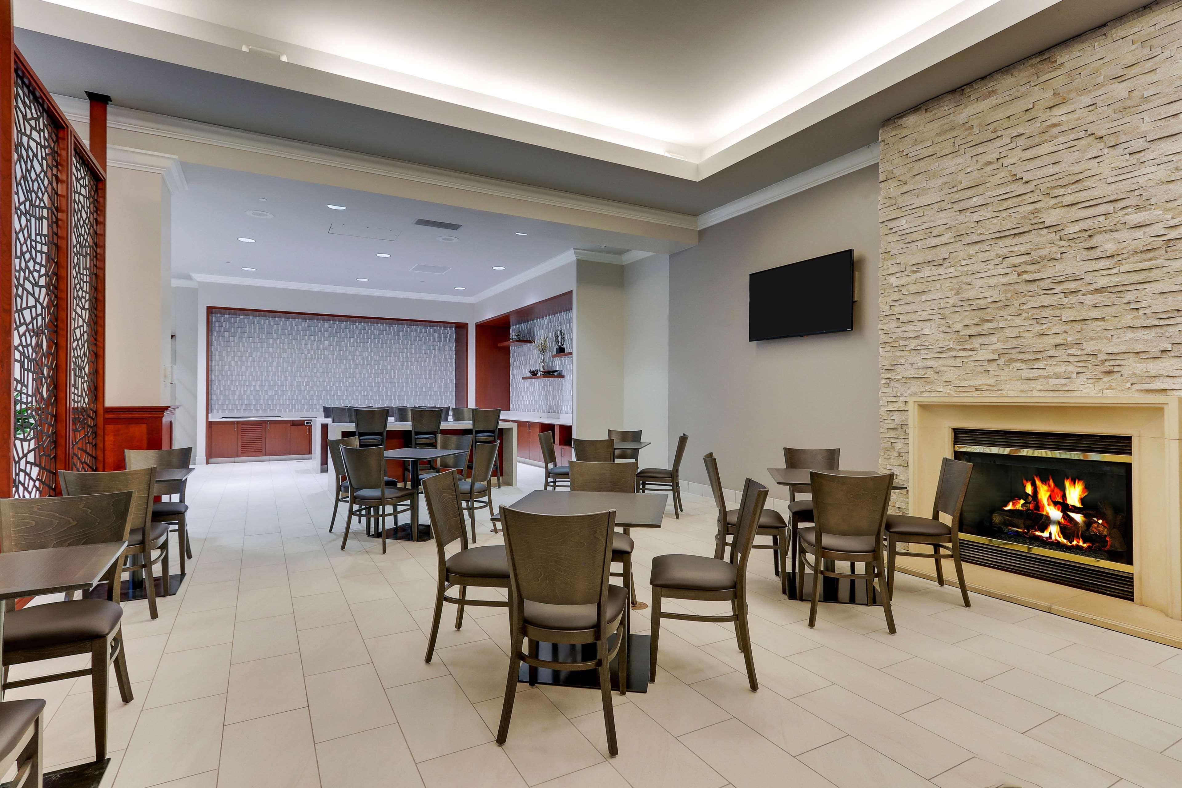 Doubletree By Hilton St. Louis Forest Park Εξωτερικό φωτογραφία