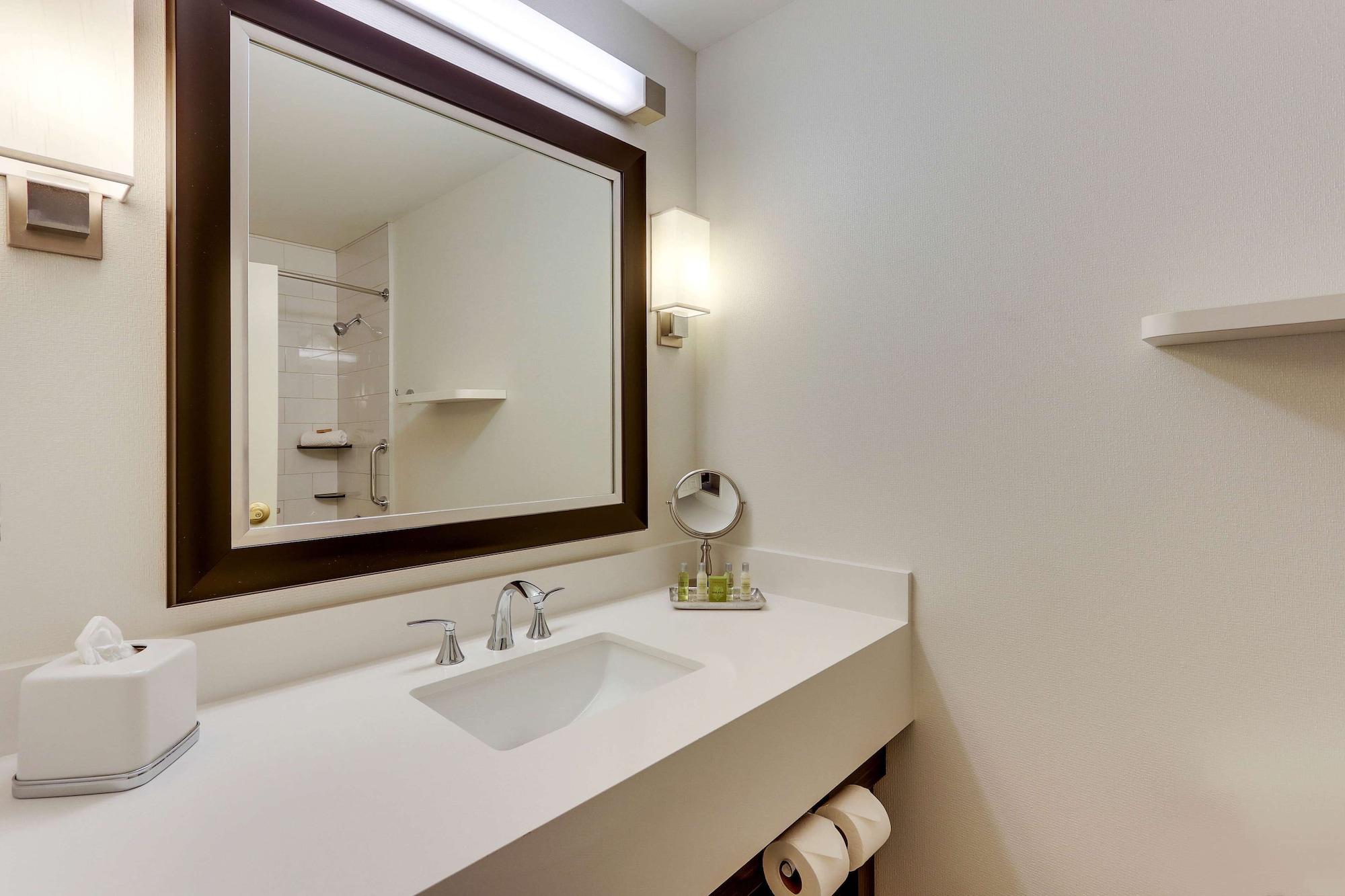 Doubletree By Hilton St. Louis Forest Park Εξωτερικό φωτογραφία