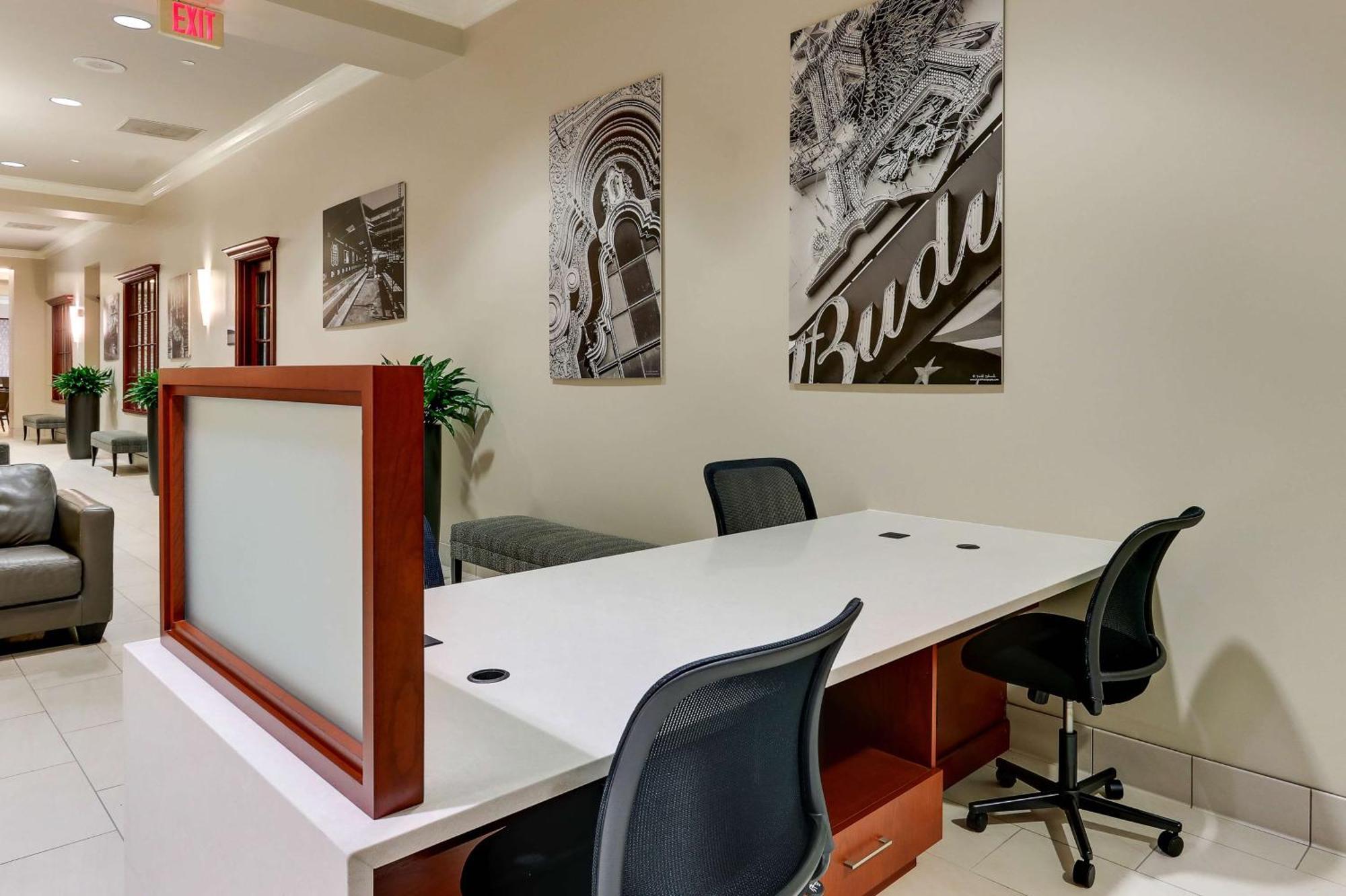 Doubletree By Hilton St. Louis Forest Park Εξωτερικό φωτογραφία