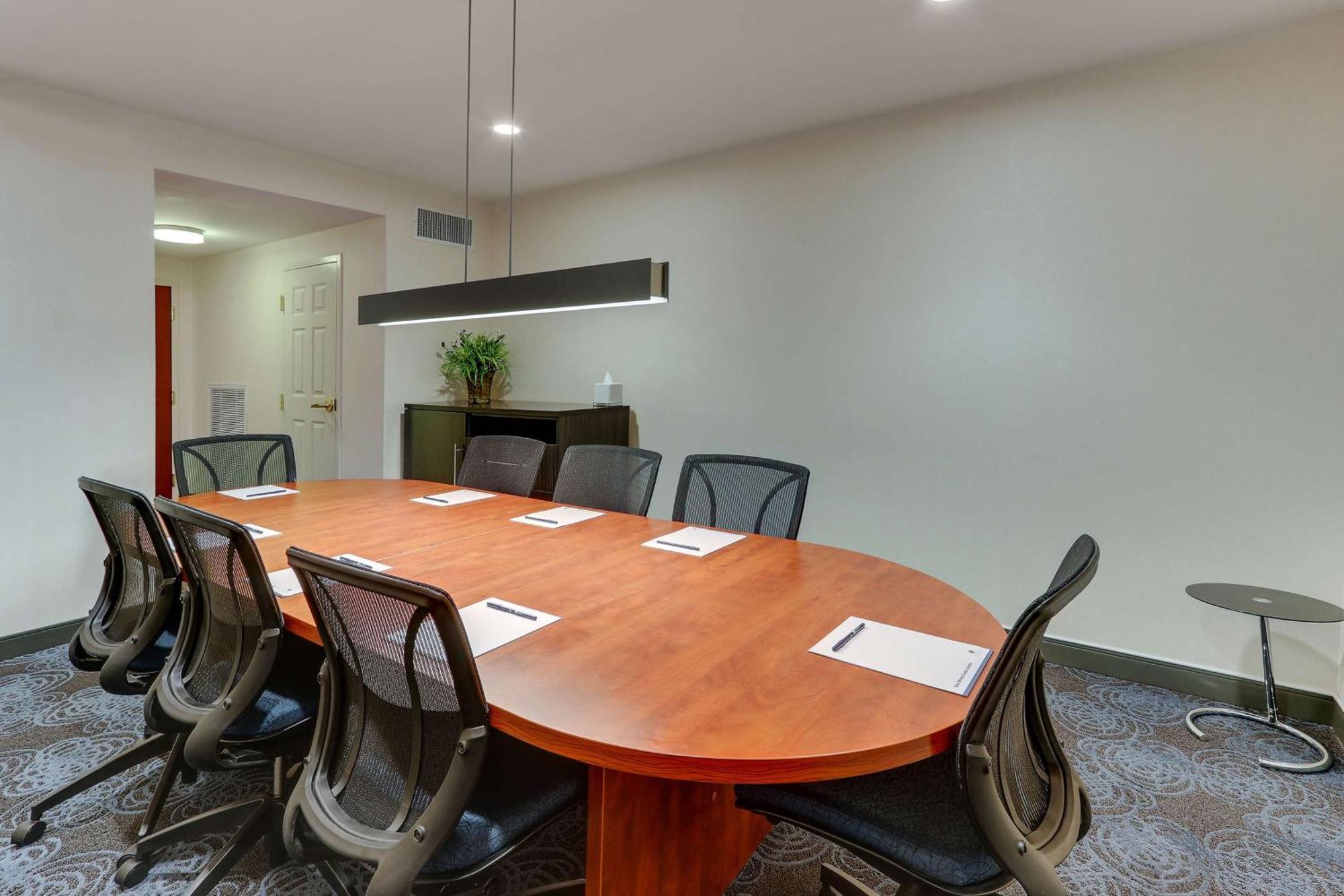 Doubletree By Hilton St. Louis Forest Park Εξωτερικό φωτογραφία